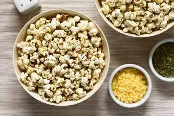 äventyrlig popcorn topping
