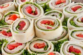 Wraps met ham, kaas, sla en tomaat