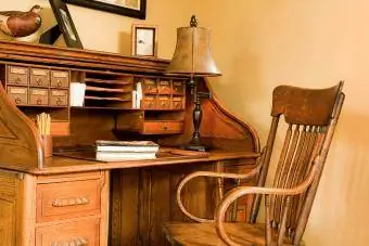 Rolltop-Schreibtisch und Stuhl aus Eichenholz