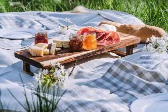Romantický jarní piknik