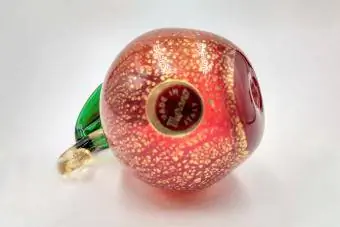 Chi tiết quả táo thủy tinh Murano thổi bằng tay cổ điển với lớp phủ vàng