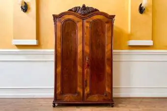 Горен гардероб Бидермайер с двойно капаче от 19-ти век