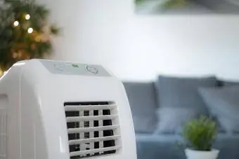 Isang mobile air conditioner na nagre-refresh ng kwarto