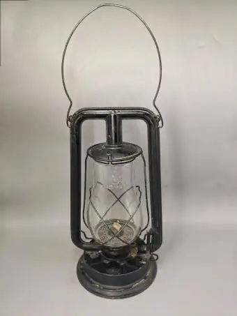 Starožitná Paullova čierna železničná lampa č. 0 s čírym glóbusom CNX