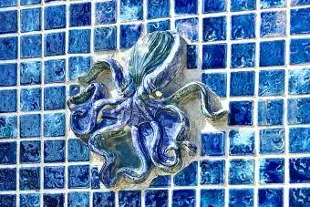 Déco murale carrelée bleue pieuvre