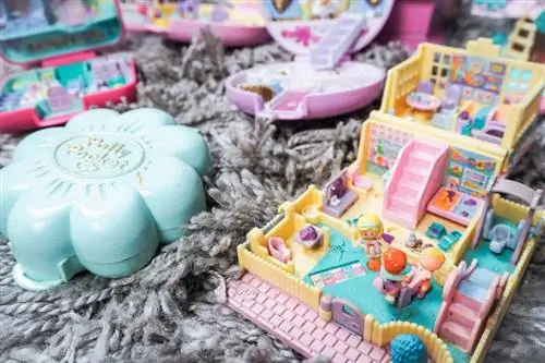 Polly Pocket: Lịch sử & Giá trị của đối thủ lớn nhất thập niên 90 của Barbie