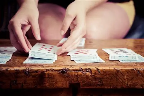 Maglaro ng Regular Solitaire: Alamin ang mga Lubid para Maaliw ang Iyong Sarili