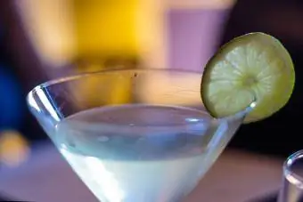 Huyền thoại chanh thả Martini