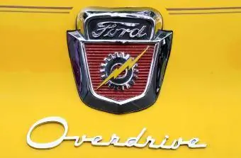 Huy hiệu Ford Overdrive 1956