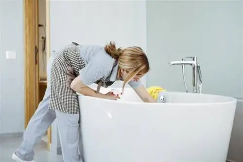 8 Thủ thuật làm sạch bồn tắm để nhanh chóng & Lấp lánh dễ dàng