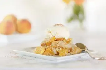 keki ya dampo la peach cobbler