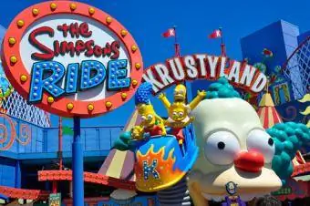 Simpsonit ratsastavat Universal Studiosilla