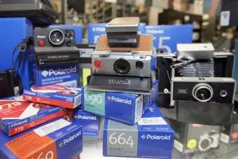 Polaroid fotoaparatai ir juostos