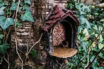 Pintu depan rumah peri di bagasi