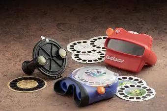 Drie generaties van een View-Master 3D-viewer breedte=1200 hoogte=800 data-credit-caption-type=short data-credit-caption=Fisher-Price / Hand-out via Getty Images data-credit-box-text=
