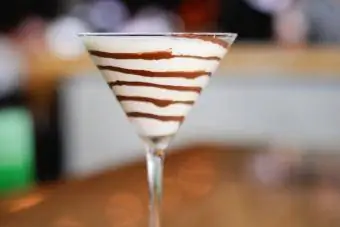 Klasikinis b altojo šokolado Martini receptas