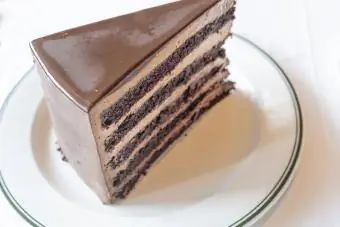 mit Schokolade gefüllter Kuchen