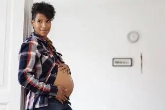 mulher se preparando para ter um filho