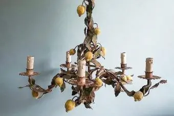 Unrestaurierte französische Kronleuchterlampe aus Zitronen-Toleware, ca. 1940-1950er Jahre