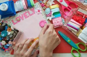 استفاده از ابزارهای scrapbooking