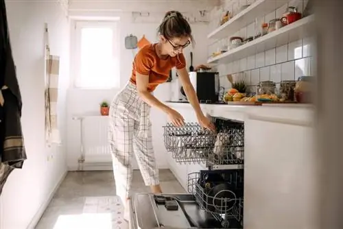 4 środki do czyszczenia zmywarek zrób to sam, dzięki którym Twoja zmywarka będzie wolna od nieprzyjemnych zapachów