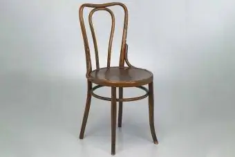 Cadira de fusta curvada
