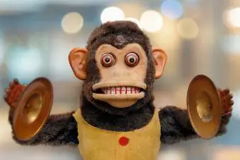 צעצוע קוף מכני וינטג' עם מצלתיים