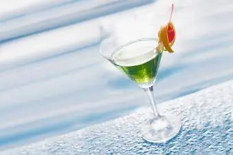 Midori Martini: koj puas xav tau ntau tus thwjtim?