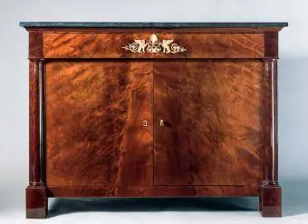Empire-style mahogany veneered sideboard na may gray na marble top