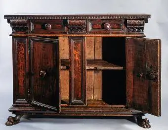 خزانة جانبية من خشب الجوز من إيميليان