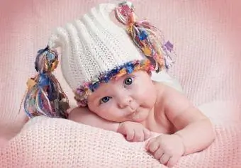 Bayi perempuan yang cantik