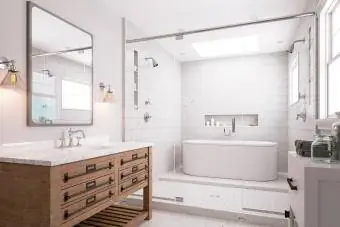 Современный роскошный интерьер ванной комнаты