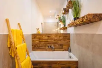 Badkamer met zwevende planken