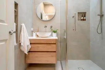 Duş girintili modern banyo