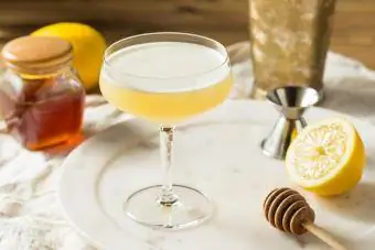 Cocktail al gin Boozy Bees Knees