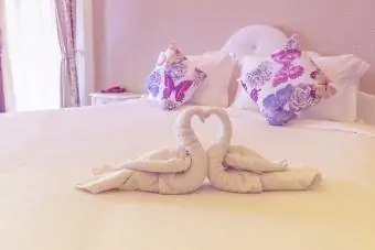 Сложенное полотенце Лебедь