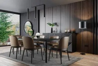 Luksusowe ciemne wnętrze jadalni ze stołem i sześcioma krzesłami