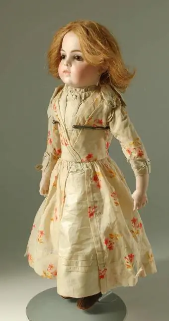 Fransk dukke fra 1880'erne med rødt hår