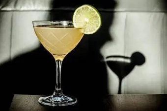 Martini z limonką i bazylią