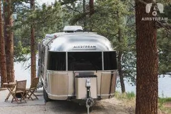 Airstream кемпингінің виртуалды фоны