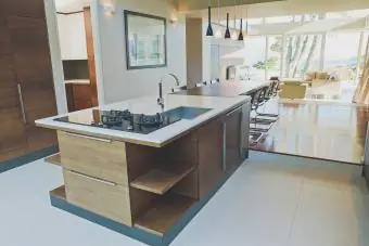 Bucătărie și sufragerie a unei case moderne