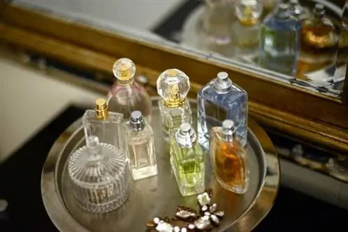7 historických parfémů, které vás vrátí v čase