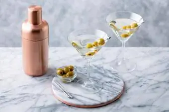 Zaytun bilan Martini kokteyli