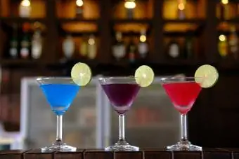 Nag-infuse si Jolly Rancher ng vodka martinis