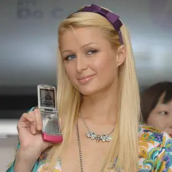 Paris Hilton, Motorola'nın MotoRAZR'ının Lansmanını Tanıtıyor