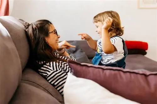 8 Հեշտ & Արդյունավետ ուղիներ՝ օգնելու ձեր փոքրիկին սովորել խոսել