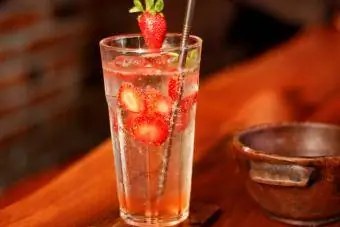 Noalcoholic Strawberry Limeade Mocktail