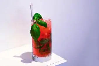 Mocktail dâu tây húng quế trinh nữ