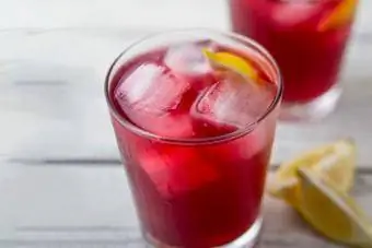 Արագ Cranberry mocktails