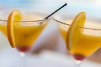 Martini de mango al atardecer